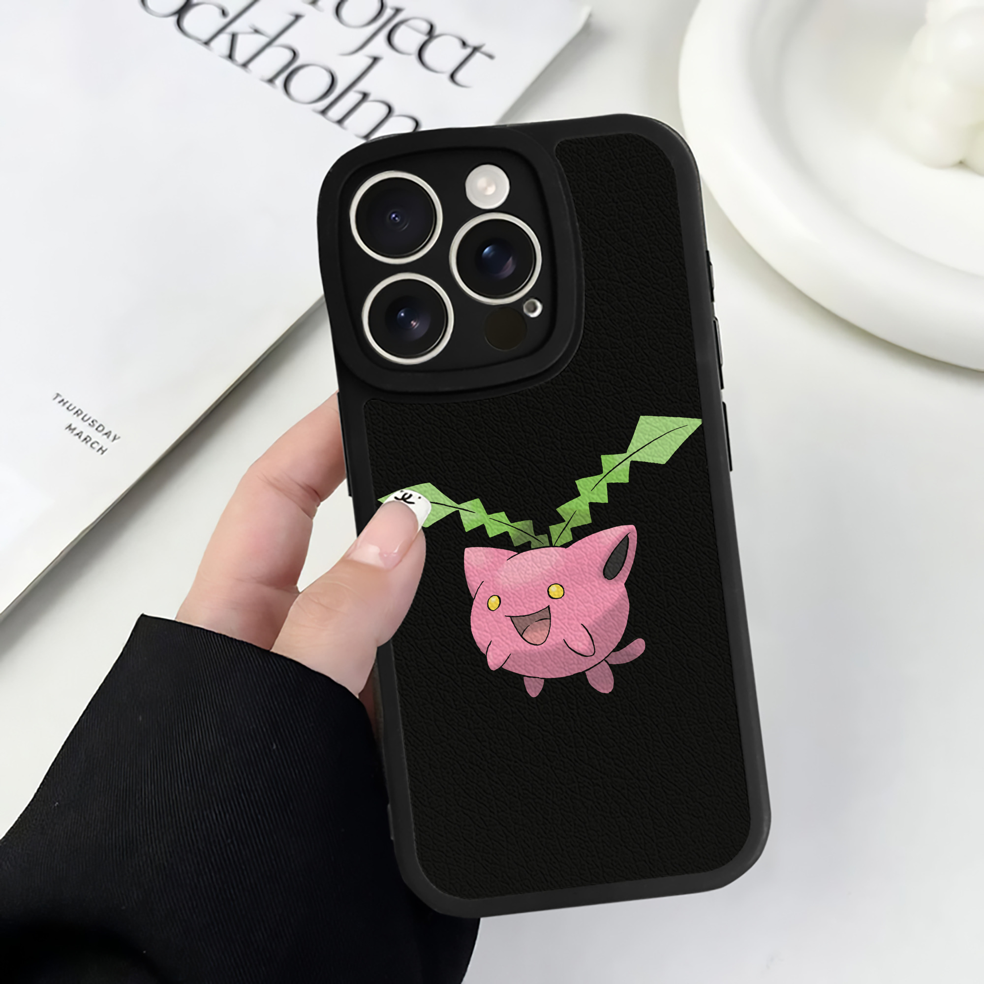 （画像用） ポケットモンスター Pokémon 【iPhone 16シリーズ対応】シリコンスマホケース（レザー調） 材質：シリコン